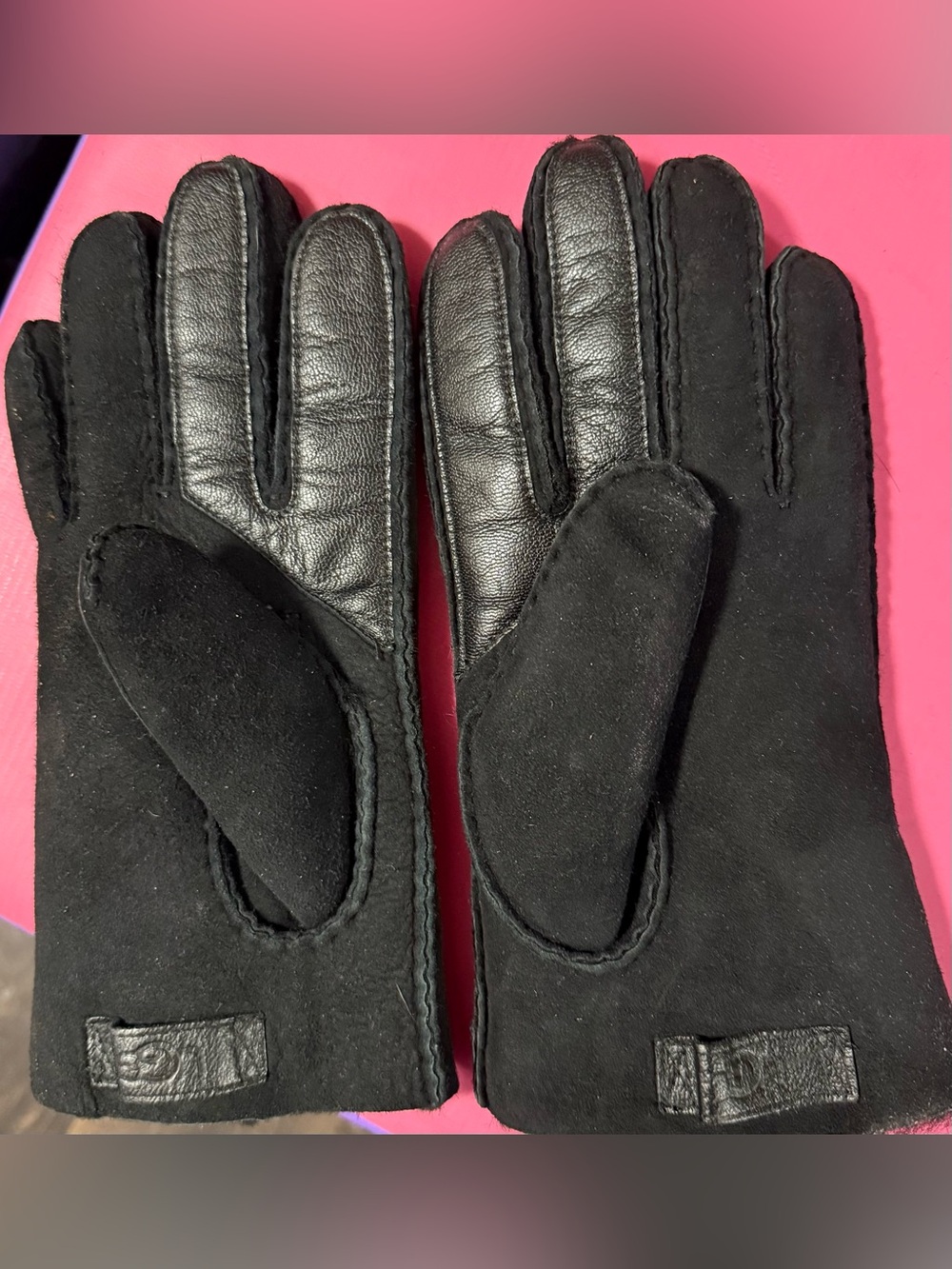 UGG Men's Contrast Sheepskin Black Gloves